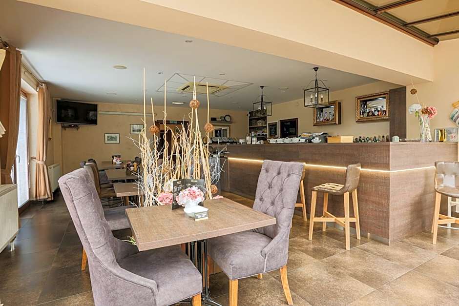 Grand Hotel Senica, Garni