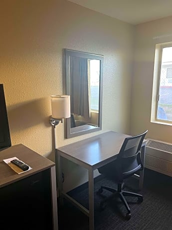 2 Queen Beds Non-Smoking Microwave And Refrigerator Sofa Wi-Fi Continental Breakfast