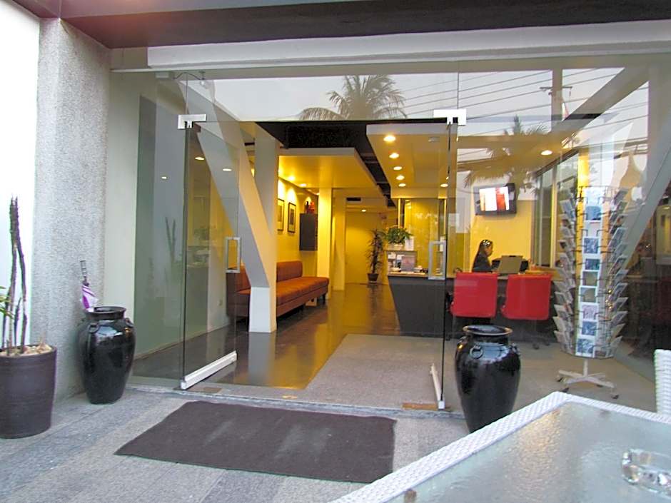 The Front Hotel and Apartments