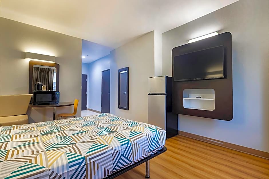 Studio 6 Suites Texas City, TX I 45 South