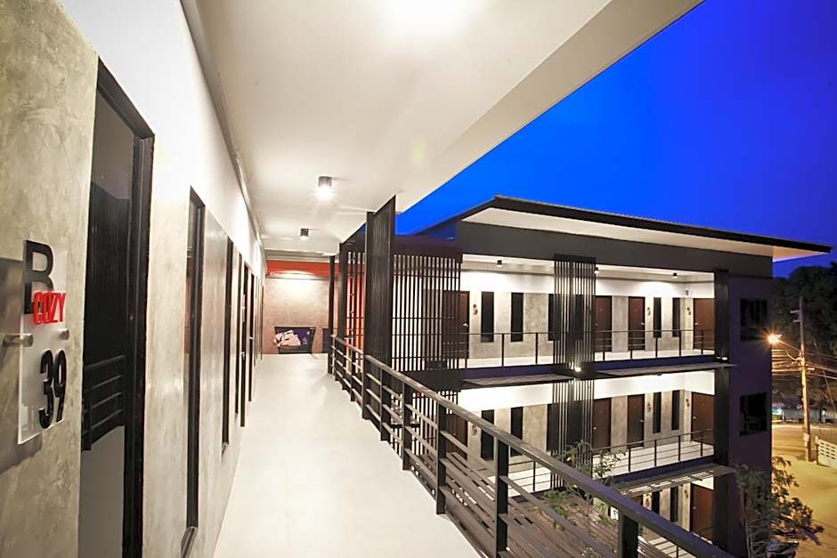 B-Cozy Hotel