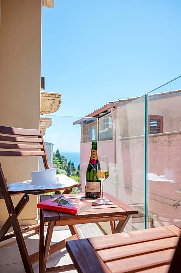 Naxi Suites