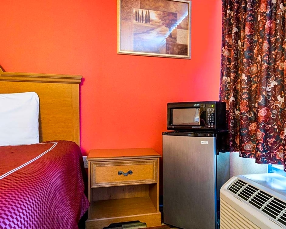 Rodeway Inn University