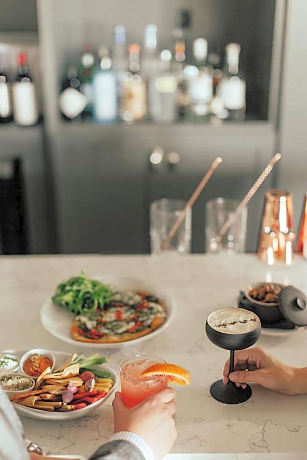 Vinland Hotel and Lounge