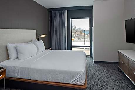 1 Bedroom Suite, 1 King, Sofa bed