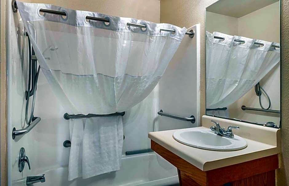 Extended Stay America Select Suites - Wichita - North