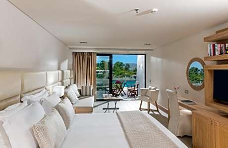 Deluxe Hotel or Bungalow Suite Sea View