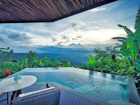 MOUNTAIN INFINITY POOL