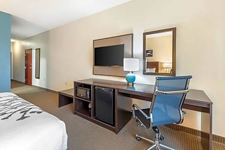 King Room with Accessible Tub - Accessible/Non-Smoking