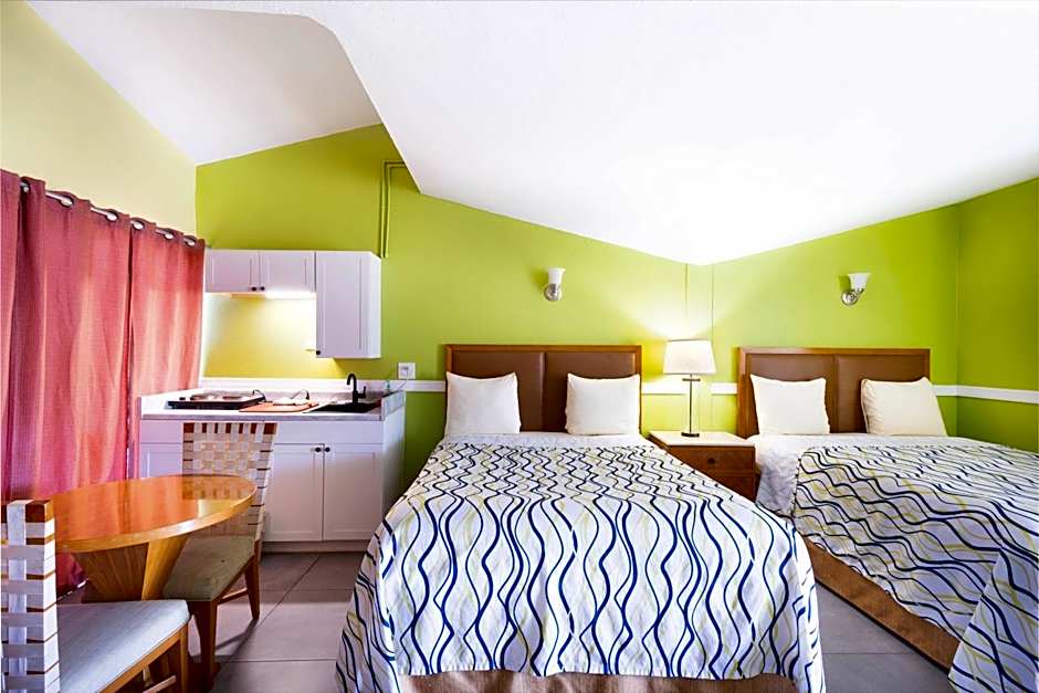 Warm Mineral Springs Motel