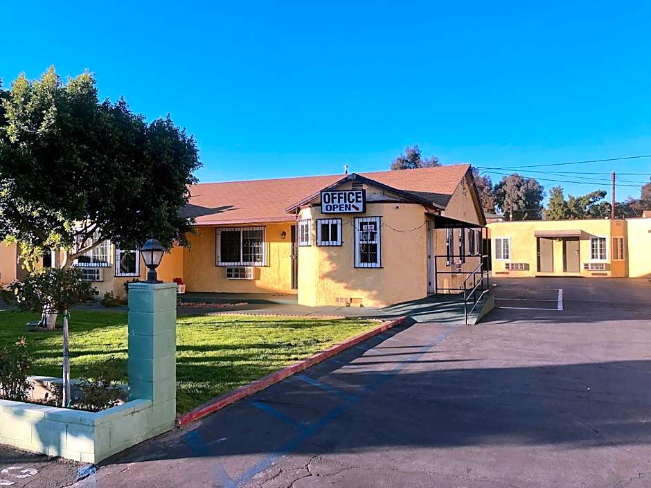 Deluxe Inn