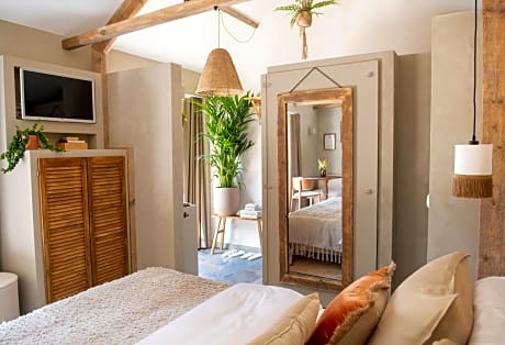 LODGE & LOFT