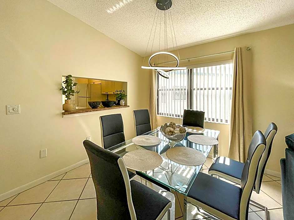 Spacious Shorewalk 2B-2B Condo near Anna Maria Island, Beaches & IMG Academy