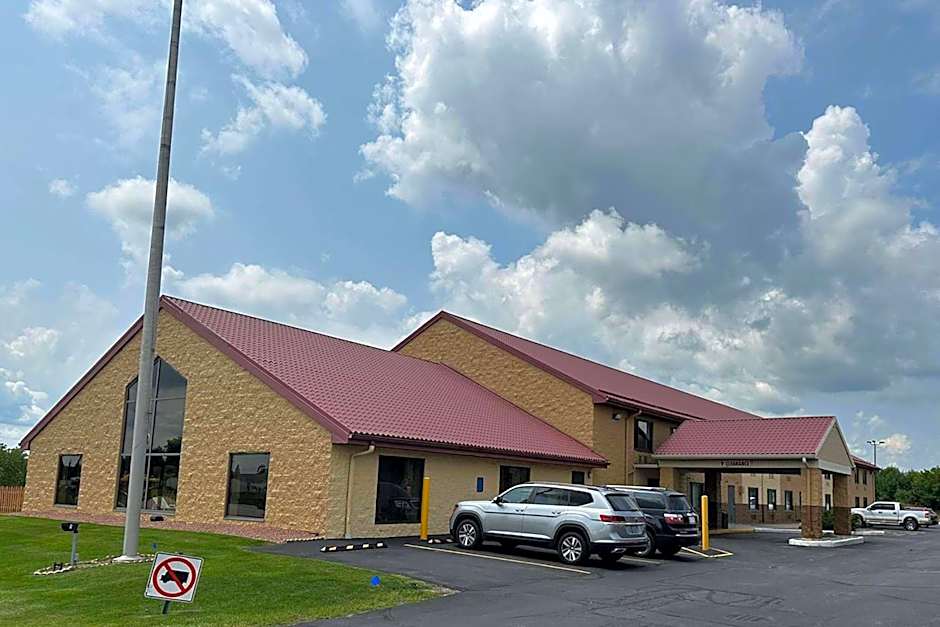 Super 8 by Wyndham Sturtevant Racine