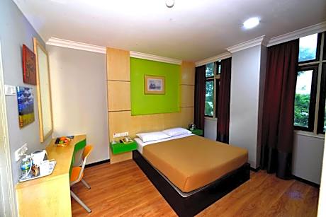 Superior Queen with Window