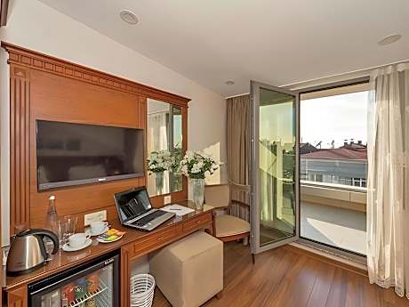 Deluxe Double Room with Terrace