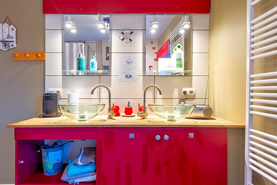 Magnifiques chambres au calme by Claire de Meuse