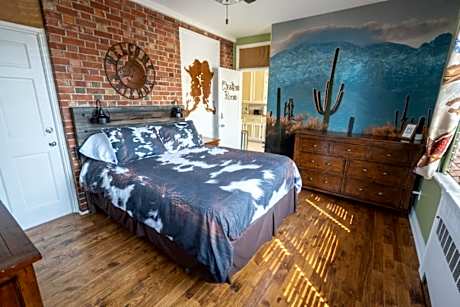 Cardinal Inn Western Room