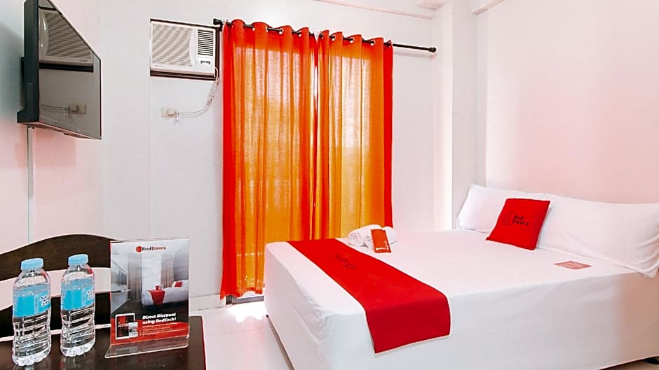 RedDoorz near NAIA Terminal 1