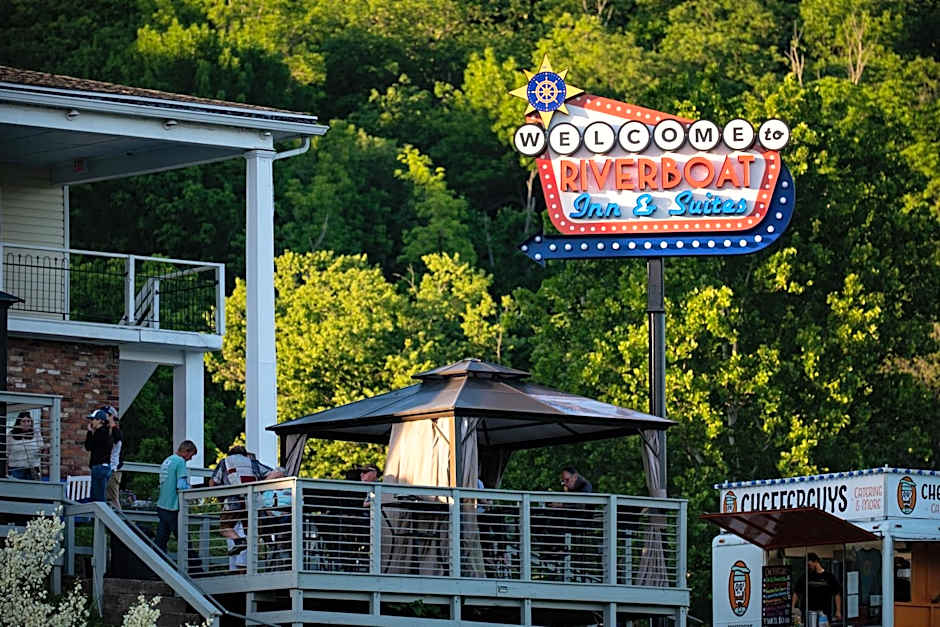 Riverboat Inn & Suites