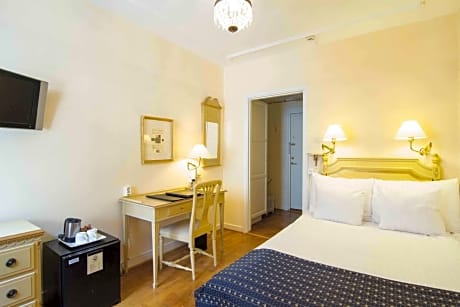 Small Double Room (55 in bed)