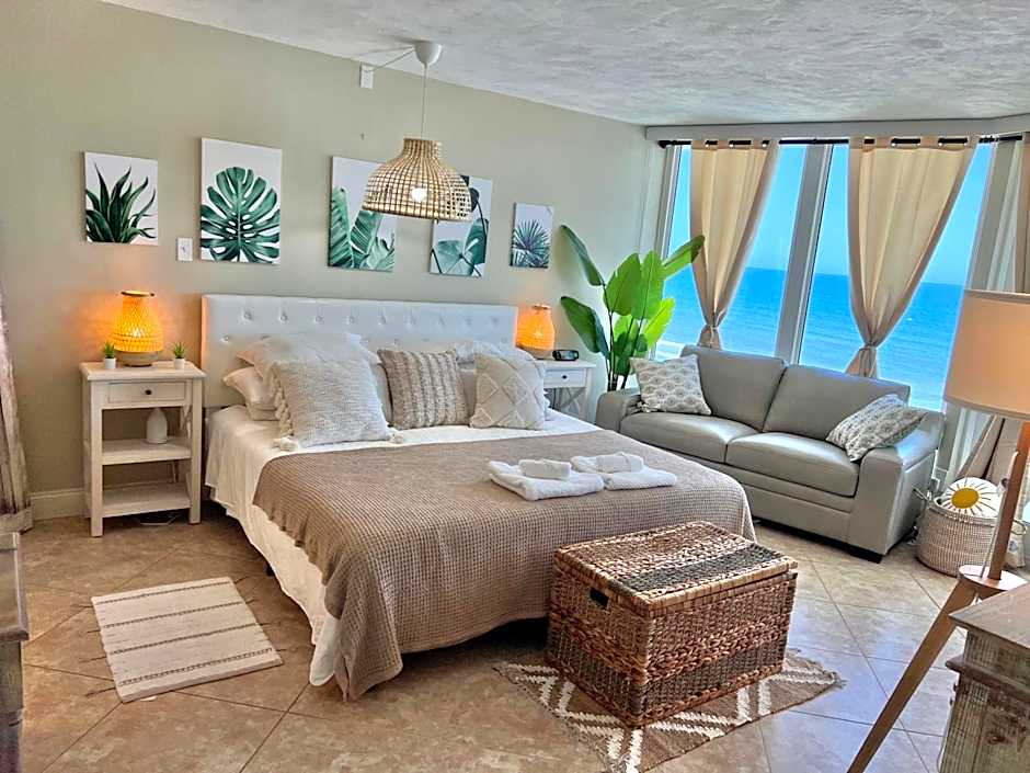 Beach Oasis 704 Lovely Daytona ocean front for 5 sleeps up to 12