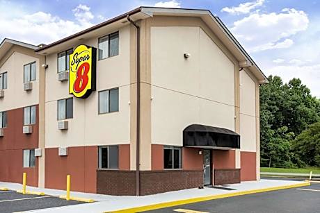 Super 8 by Wyndham Chester/Richmond Area