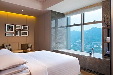 Deluxe One-Bedroom Suite