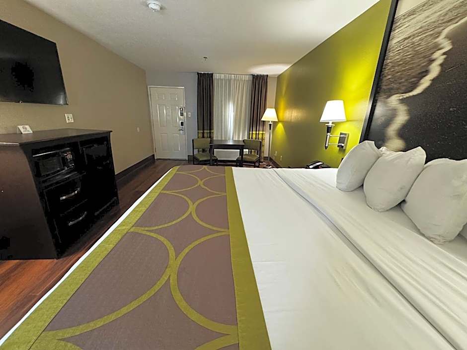 Super 8 by Wyndham Houston/NASA/Webster Area