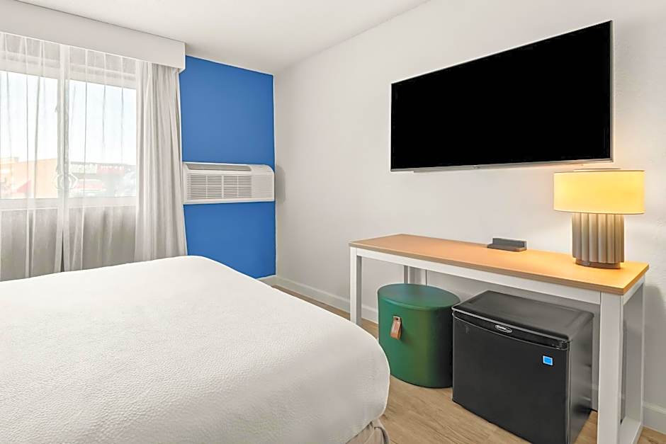 Spark by Hilton Eden Prairie