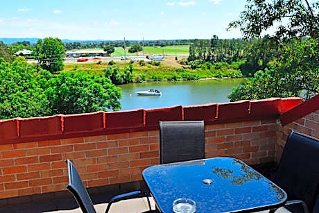 Windsor River View Inn