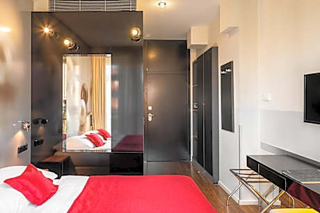 Single Room with Private Bathroom