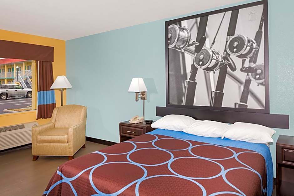 Super 8 by Wyndham Sarasota Near Siesta Key