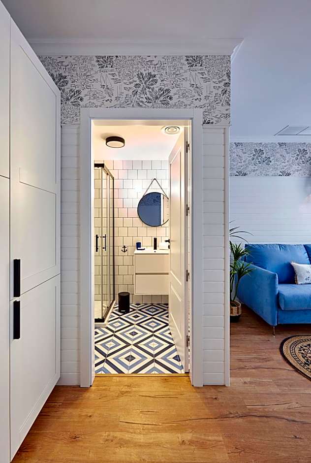 "Breeze" Aparthotel by Parrot`s House