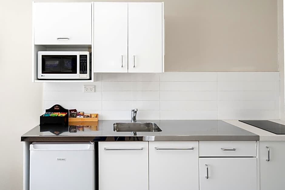 Hananui Lodge and Apartments