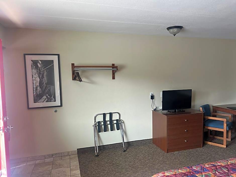 All Star Inn & Suites