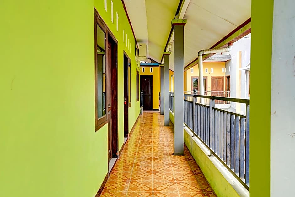 Vaccinated Staff - OYO II3676 Wisma Al-fahmi Syariah