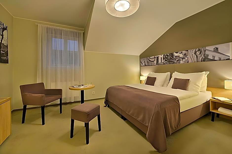 Three Crowns Hotel