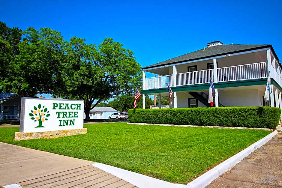 Peach Tree Inn & Suites