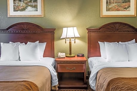 2 Double Beds, Nonsmoking, Accessible