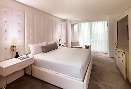 Mandalay Bay Rooms And Suites In 2023