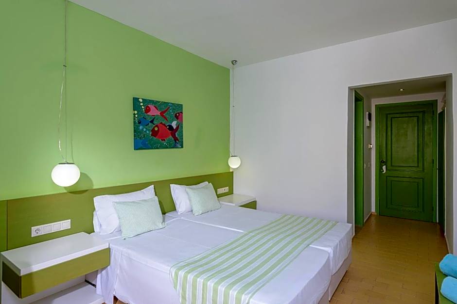 Zeus Hotels Palm Beach