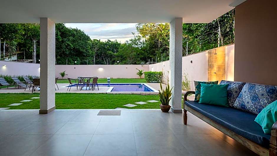 Casa com Piscina e Churrasqueira Privativa !