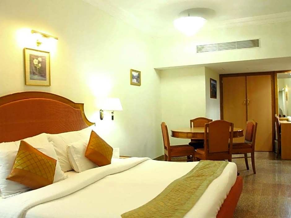 Saj Lucia Hotel