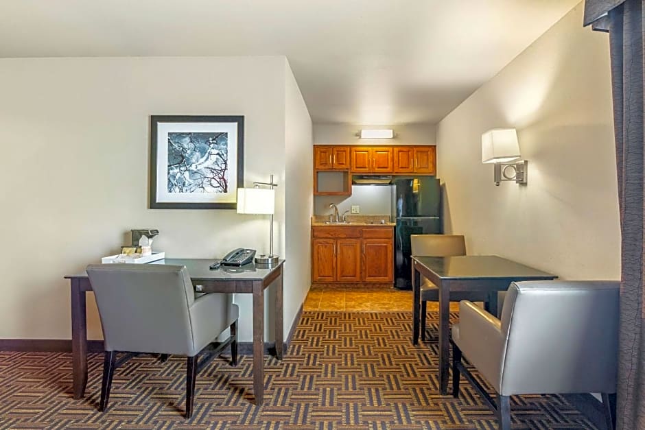 Comfort Inn & Suites