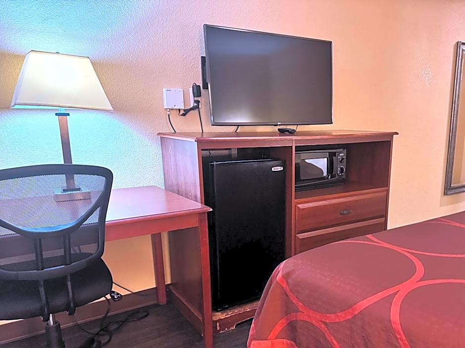 Super 8 by Wyndham Hattiesburg South