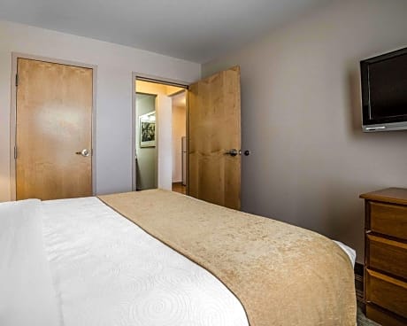 2 Queen Beds, 2 Bedroom Suite, Kitchenette Nonsmoking