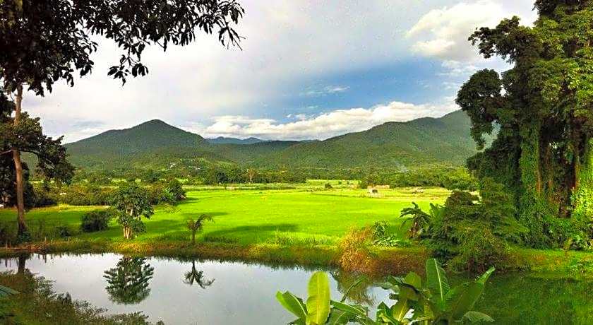 Above The Sea Boutique Hotel