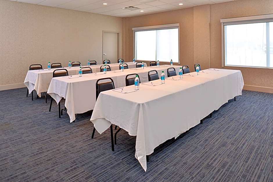 Holiday Inn Express & Suites Farmington Hills - Detroit By IHG