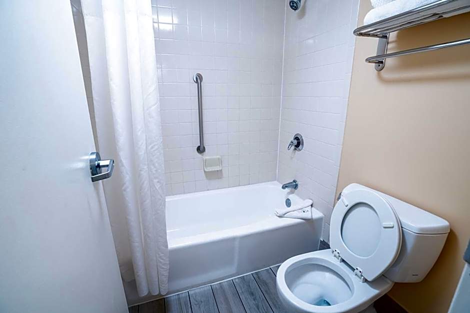 Quality Inn Palm Beach International Airport